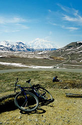 60B - 23 - H Mountain biking, Denali National Park, Alaska. © ADAMS / HANSEN PHOTOGRAPHY