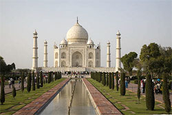 Taj Mahal, Agra, India.  &copy; ADAMS / HANSEN STOCK PHOTOS