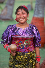 Kuna Woman. © ADAMS / HANSEN STOCK PHOTOS